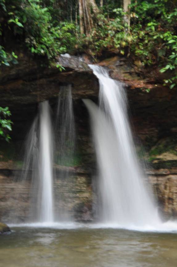 A cachoeira da Pedra Furada, em Presidente Figueiredo - AM